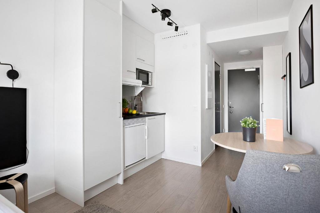 Forenom Hotel Flemingsberg - 10Min From Aelvsjoe Huddinge Exterior photo