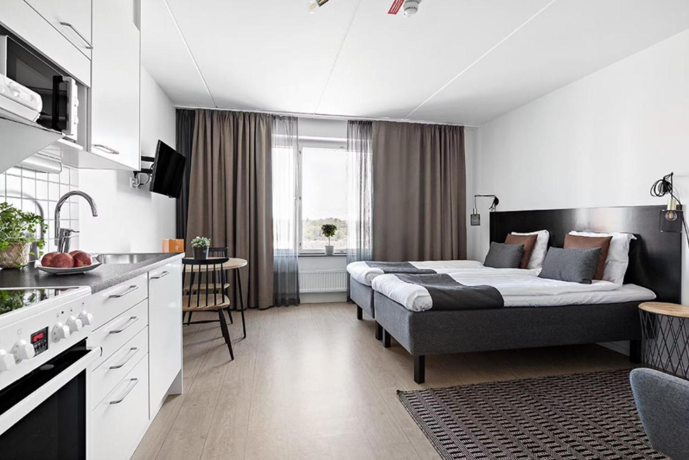 Forenom Hotel Flemingsberg - 10Min From Aelvsjoe Huddinge Exterior photo