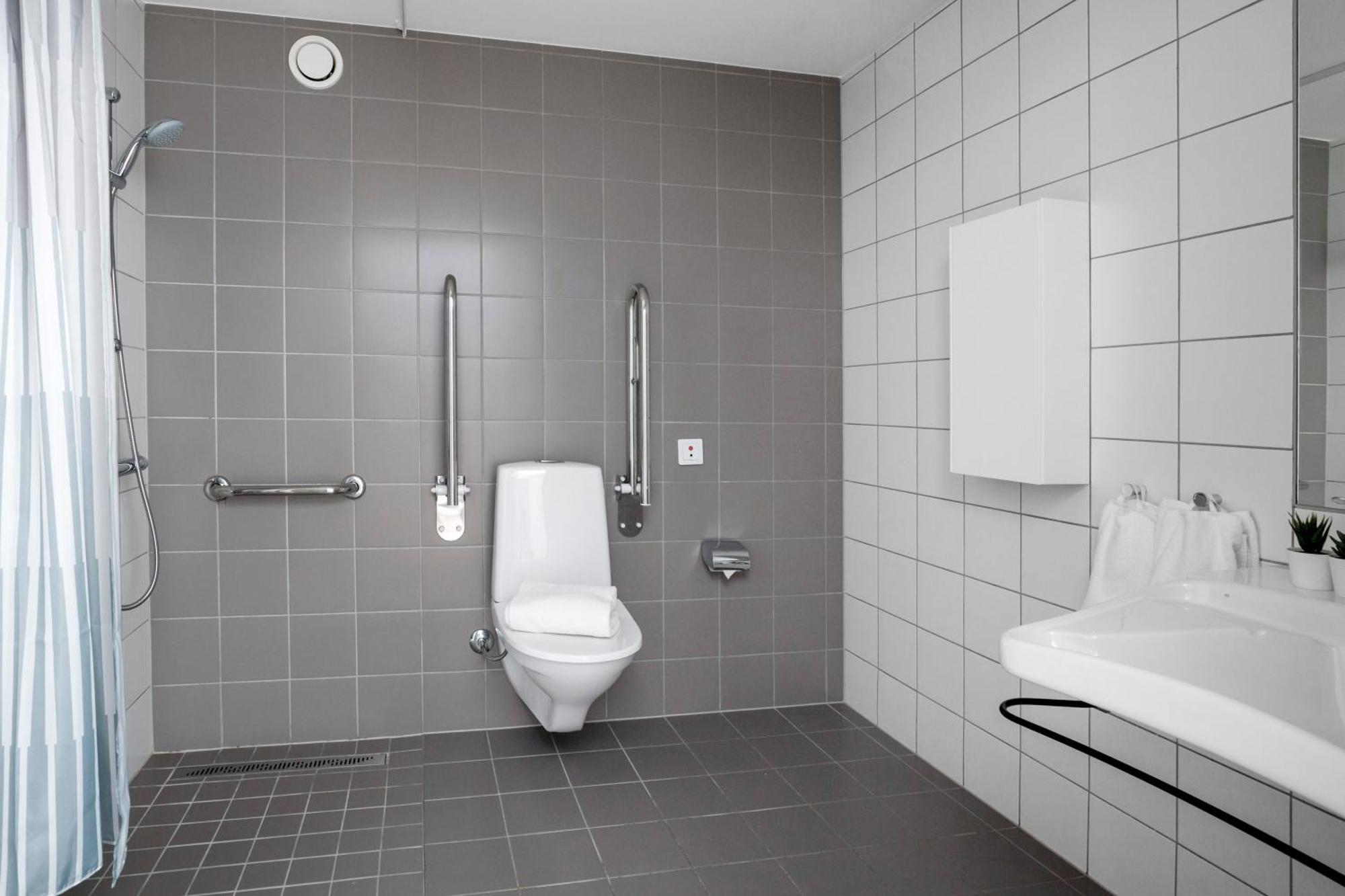 Forenom Hotel Flemingsberg - 10Min From Aelvsjoe Huddinge Room photo