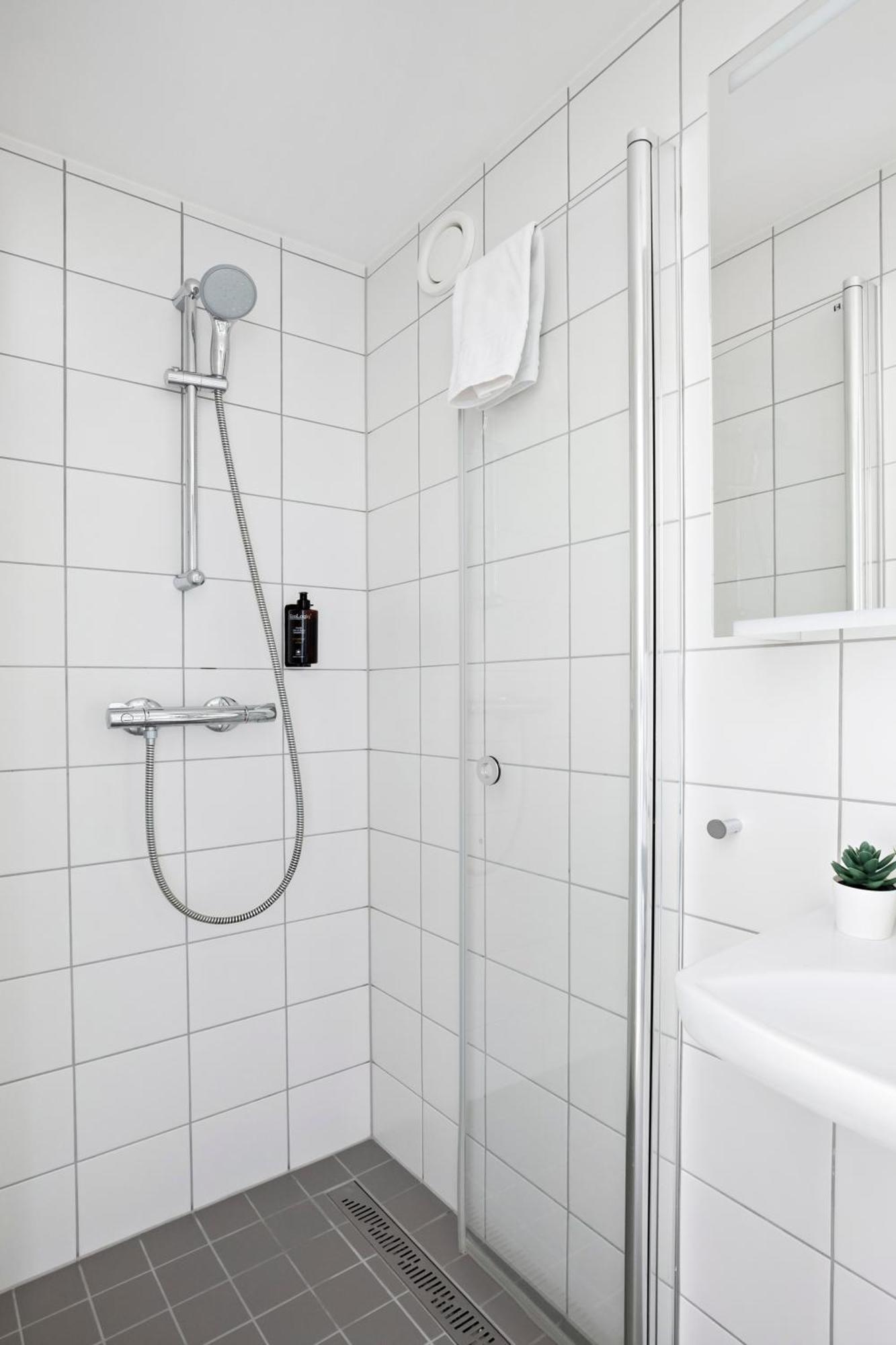 Forenom Hotel Flemingsberg - 10Min From Aelvsjoe Huddinge Room photo